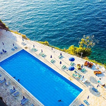 Villa Amos At Aquamarine Residence Vlore Bagian luar foto