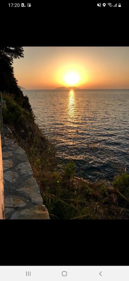 Villa Amos At Aquamarine Residence Vlore Bagian luar foto