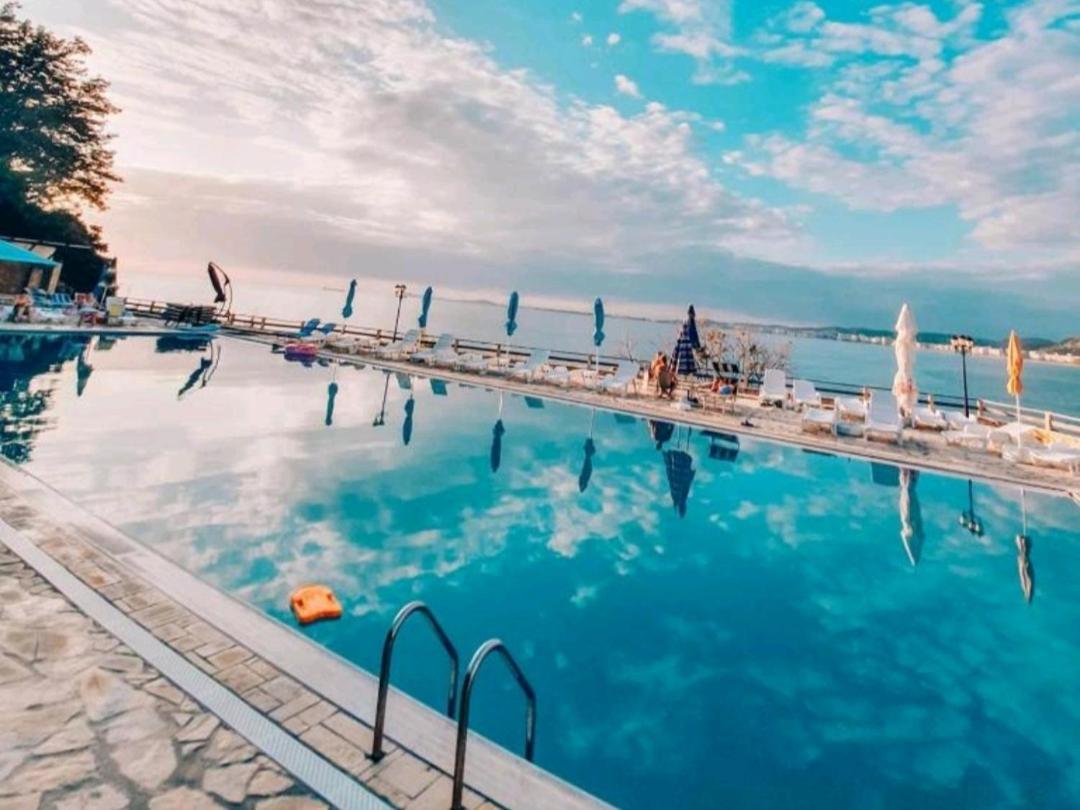 Villa Amos At Aquamarine Residence Vlore Bagian luar foto