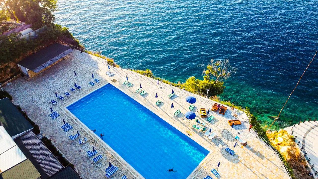 Villa Amos At Aquamarine Residence Vlore Bagian luar foto