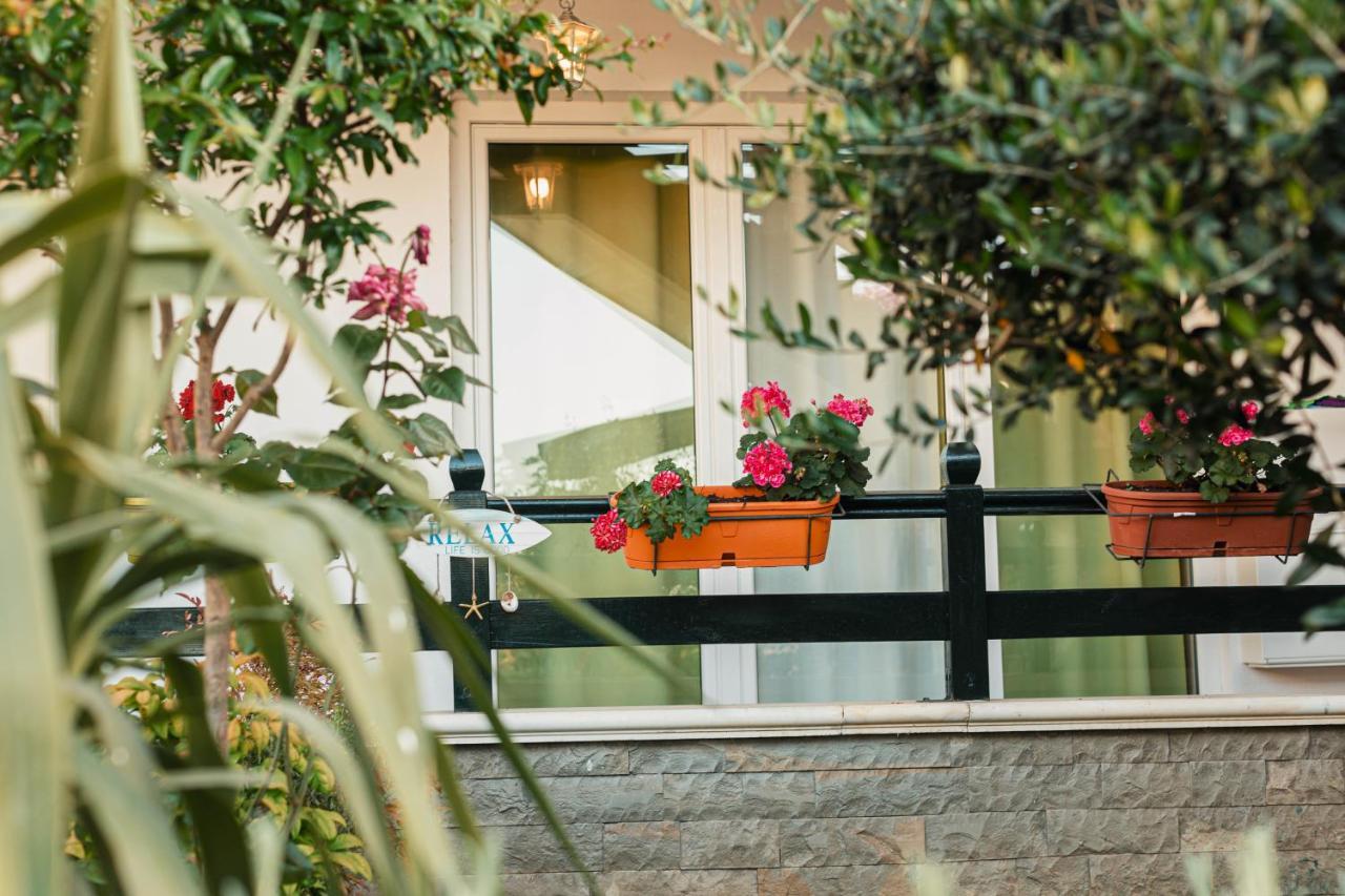 Villa Amos At Aquamarine Residence Vlore Bagian luar foto