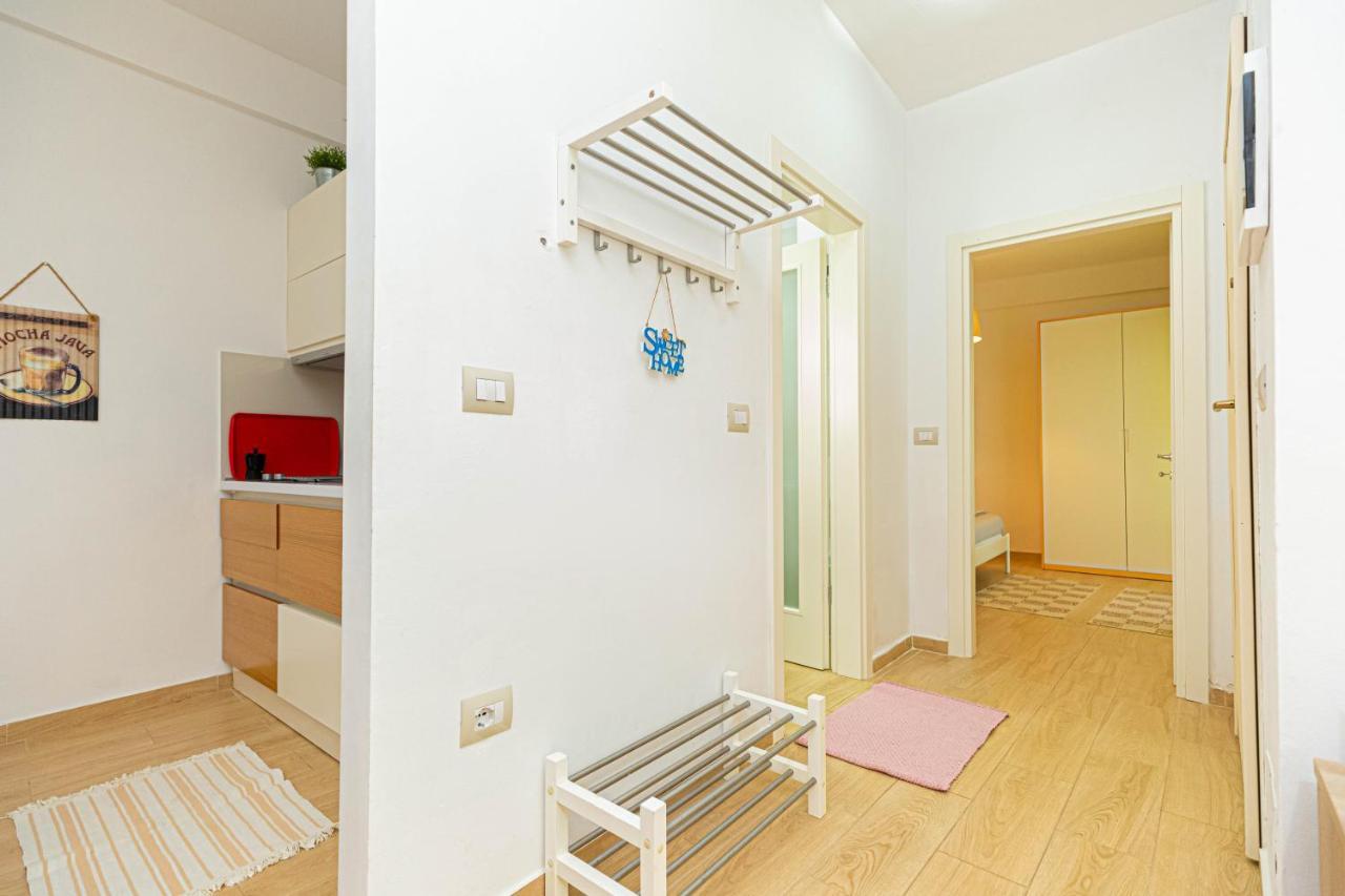 Villa Amos At Aquamarine Residence Vlore Bagian luar foto